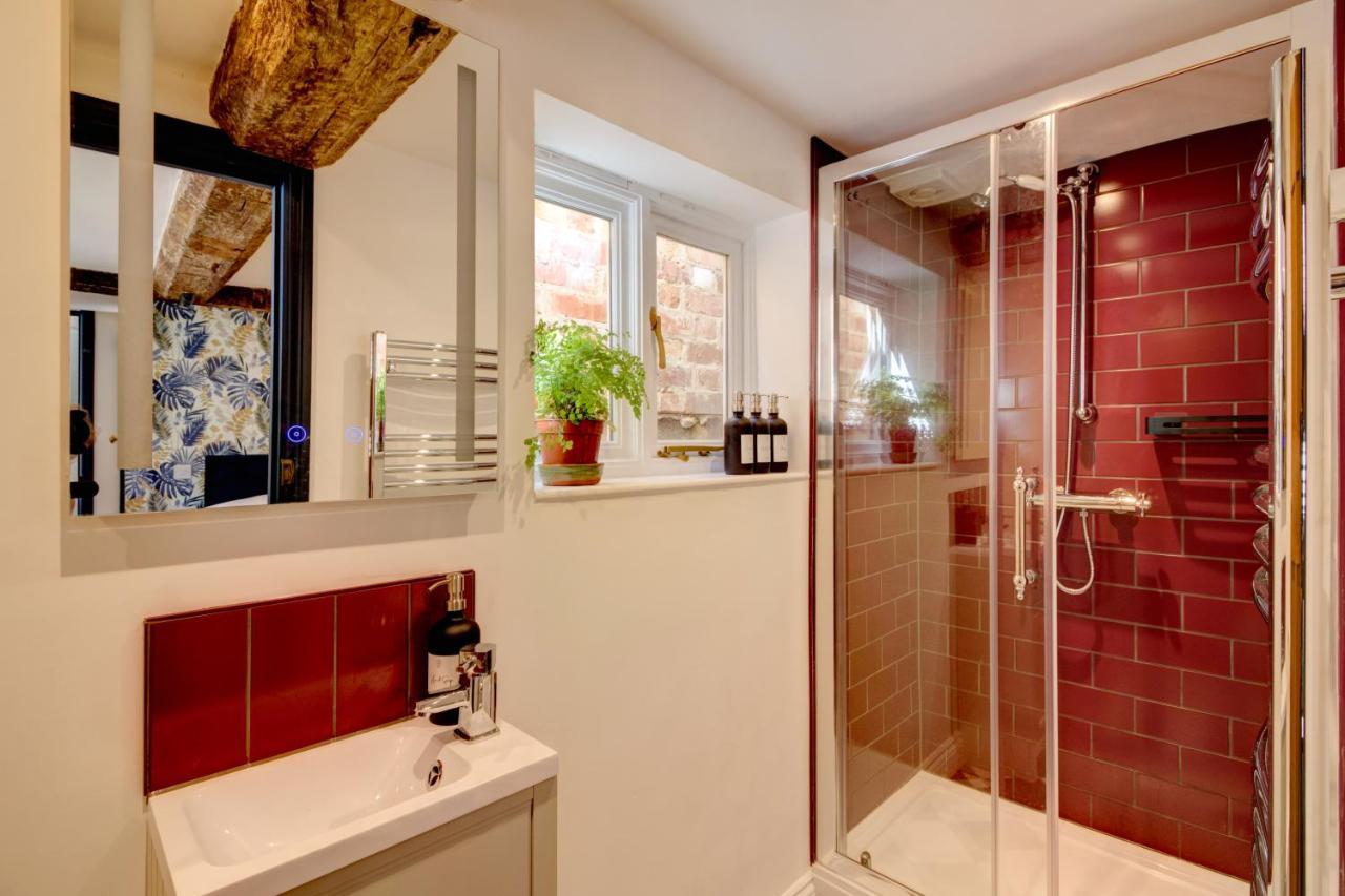 Green Parrot House Bed & Breakfast ดิไวเซส ภายนอก รูปภาพ