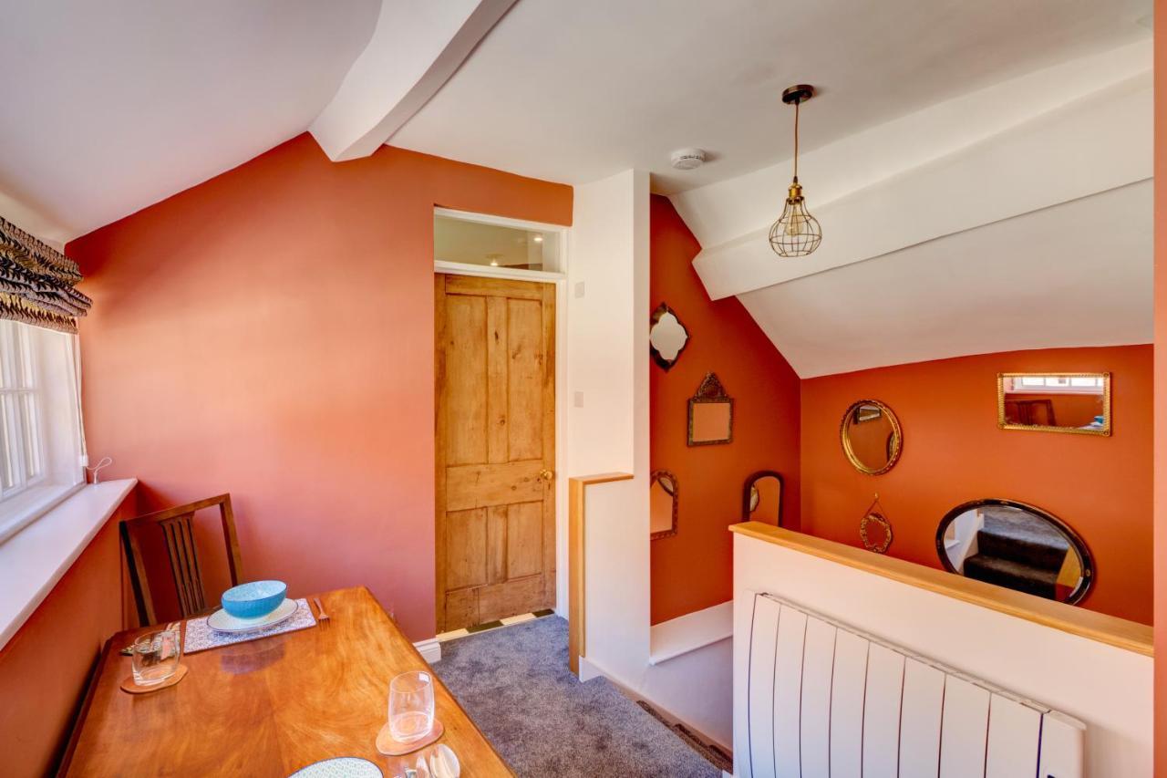 Green Parrot House Bed & Breakfast ดิไวเซส ภายนอก รูปภาพ